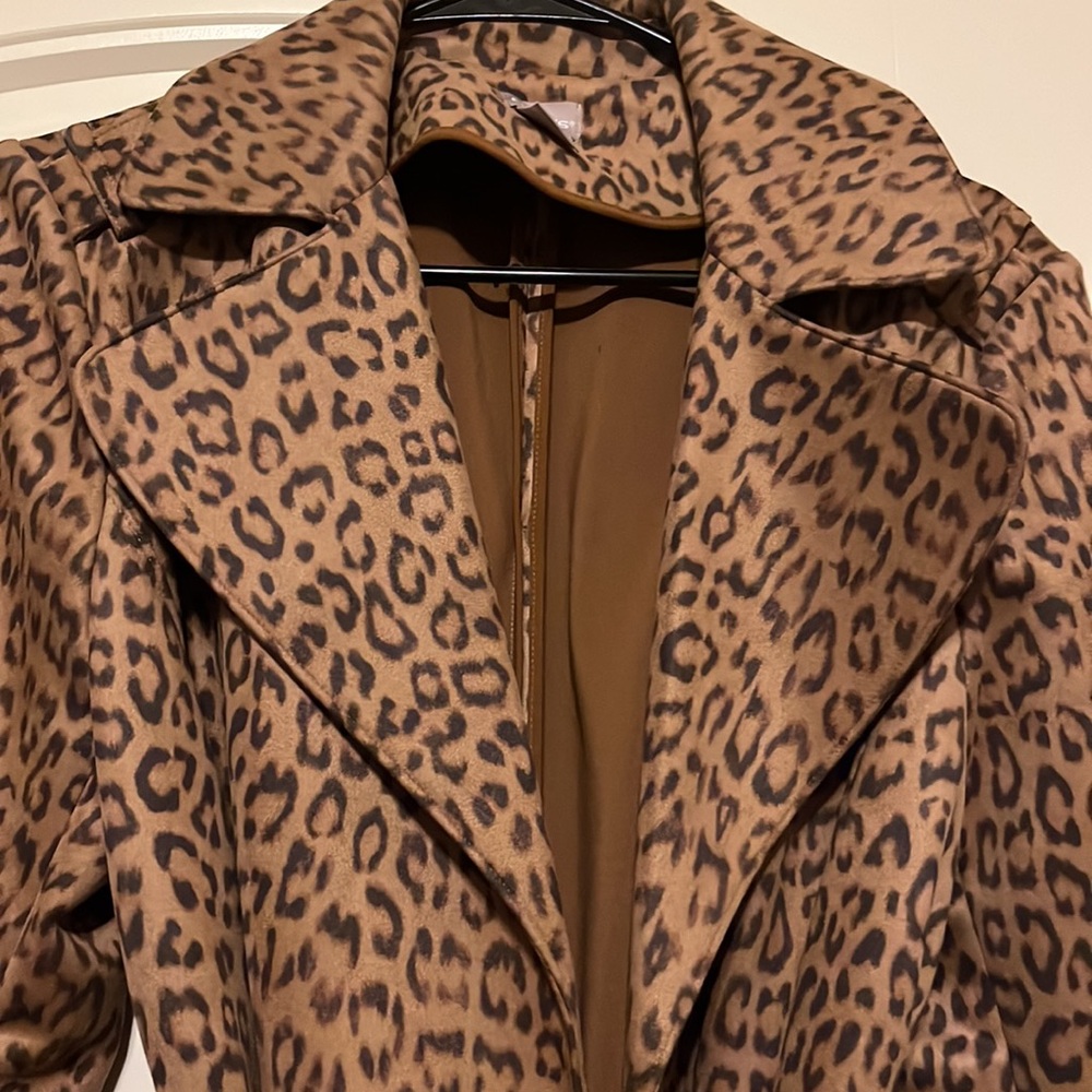 Leopard print Trench coat. Chicos. Size 2P New without tags - Picture 4 of 6